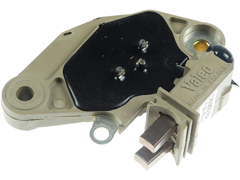 Alternator voltage regulator
