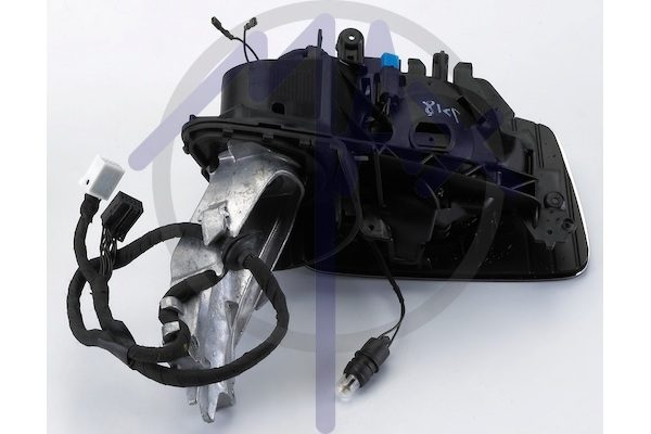 Specchietto retrovisore esterno destro, elettrico, senza calotta, con luce di cortesia, ripiegabile elettricamente, con memoria, vetro asferico cromato riscaldato