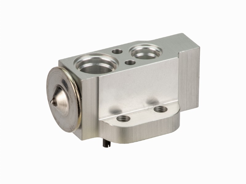 Expansion valve, air conditioning